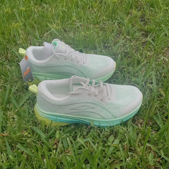 Avia White and Light Green Running Shoes - Picture 4 of 7